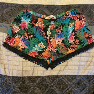Gauzy tropical shorts